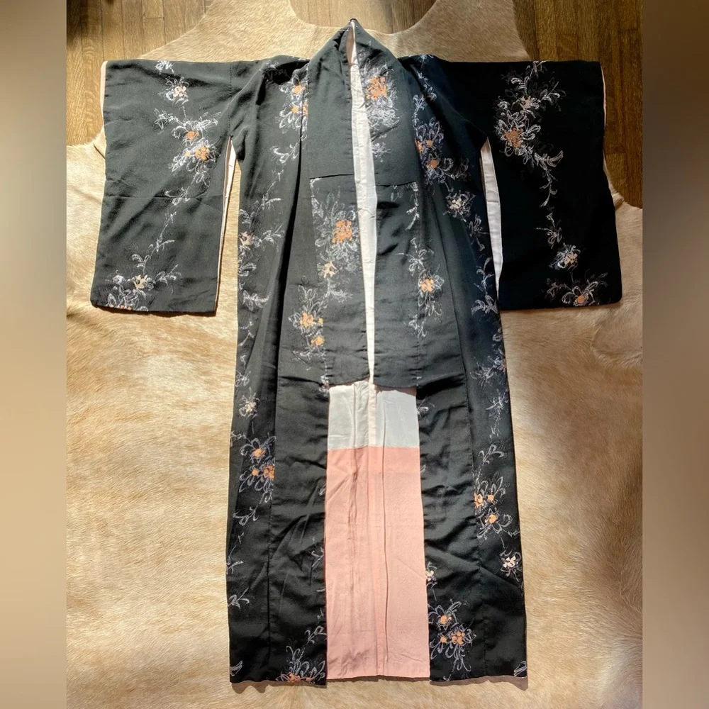 Gorgeous Vintage Kimono from Japan | Long, Black, Pink & Silver | PRICE FIRM❣️ - Picture 3 of 7